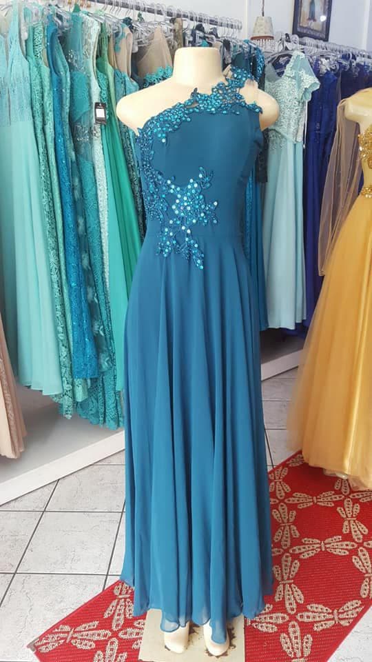Vestido longo com bordado floral