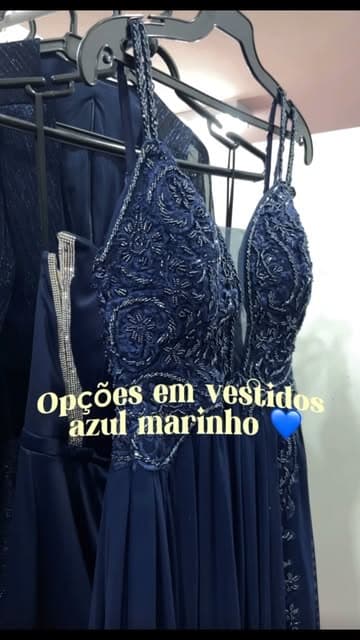 Vestido azul-marinho de festa